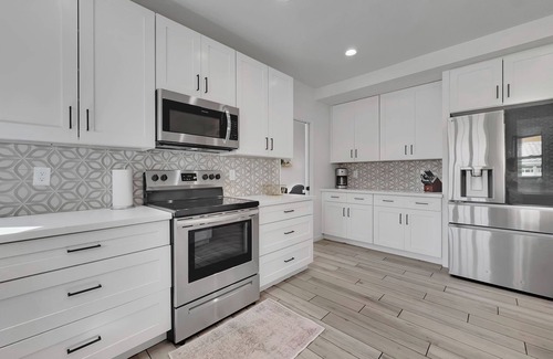 The Islands Maison | Island Paradise! Heated Pool Home. 30 Night Minimum.