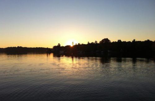 Nipissing Maison | Island Retreat at waters edge Boat&Motor Included
