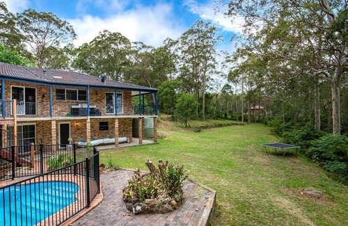 North Nowra Maison | Island Retreat - Pet Friendly with Swimming Pool