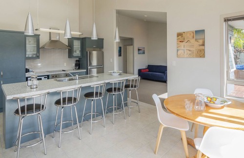 Whangapoua Maison | Island Time - Whangapoua Holiday Home, WHANGAPOUA