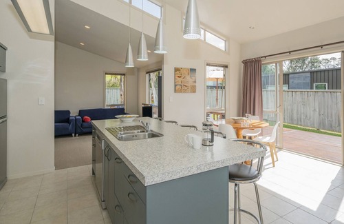 Whangapoua Maison | Island Time - Whangapoua Holiday Home, WHANGAPOUA