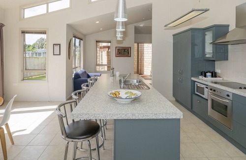 Whangapoua Maison | Island Time - Whangapoua Holiday Home, WHANGAPOUA