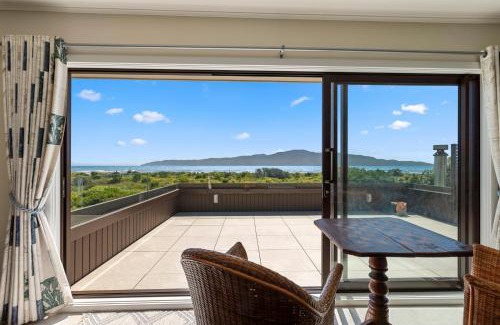 Paraparaumu Beach Maison | Island View Beach House - Paraparaumu Beach Home