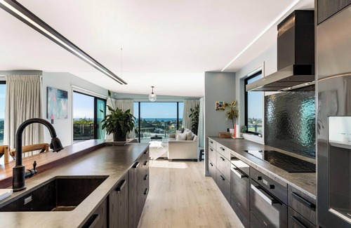 Waihi Beach Maison | Island Views - Waihi Beach Holiday Home