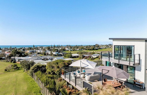 Waihi Beach Maison | Island Views - Waihi Beach Holiday Home