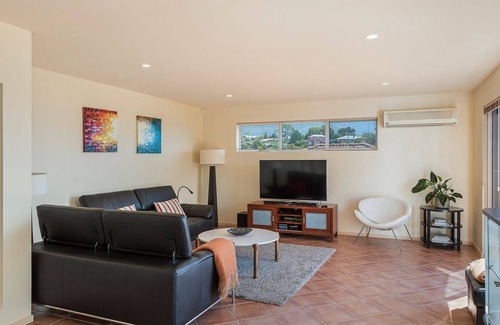 Rosetta Maison | Isle of Views - Walk to MONA