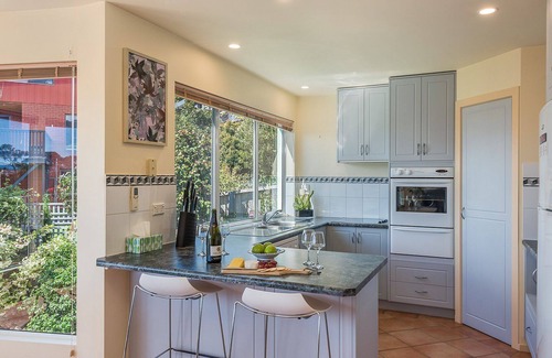 Rosetta Maison | Isle of Views - Walk to MONA