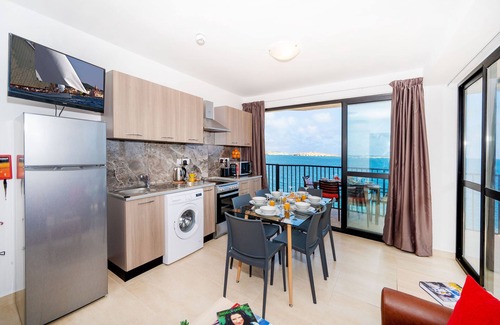 Bugibba Appartement | Islet Seafront Apartment Corner Terrace