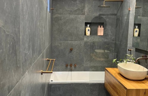 Hamilton Maison | Islington Cottage