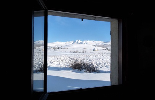 Picherande Chalet De Ski | gîte isolé au coeur du massif du Sancy vue sur les montagnes