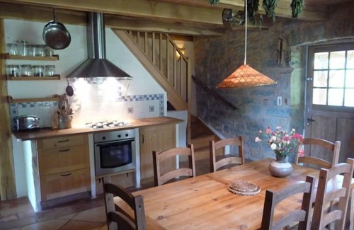 Saint-Antonin Noble Val Maison | maison isolée, piscine chauffée, au calme d'une propriété de bois et prairies