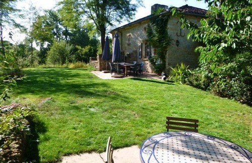 Saint-Antonin Noble Val Maison | maison isolée, piscine chauffée, au calme d'une propriété de bois et prairies