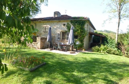 Saint-Antonin Noble Val Maison | maison isolée, piscine chauffée, au calme d'une propriété de bois et prairies