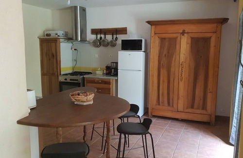 Salles-la-Source Maison | Maison isolée dans les vignes,les bois