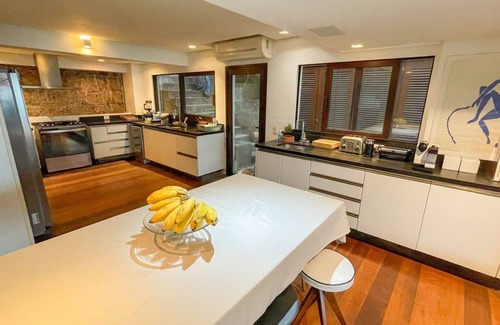 Joatinga Maison | It is located in a stunning and privileged setting on Joatinga beach.