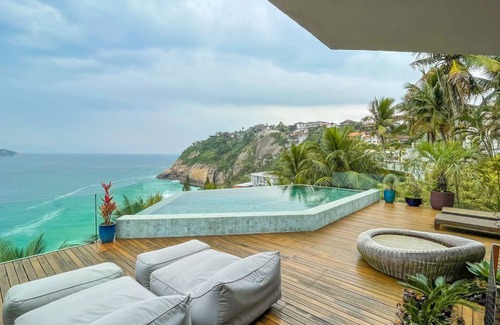 Joatinga Maison | It is located in a stunning and privileged setting on Joatinga beach.