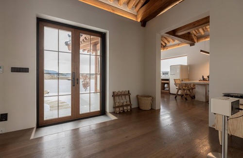 Gyeongju Villa | It is located in front of Namsan Mountain / 5-minute drive to Hwangridan-gil