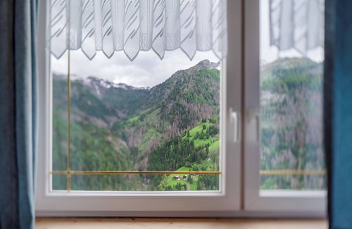 Livinallongo del Col di Lana Appartement | Apartment 'Col Di Lana' with Mountain View, Shared Garden and Wi-Fi