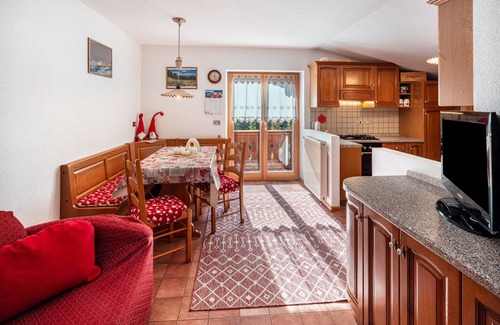 Alfauro Appartement | Apartment 'Dolomiti' with Mountain View, Private Terrace and Wi-Fi