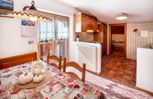 Alfauro Appartement | Apartment 'Dolomiti' with Mountain View, Private Terrace and Wi-Fi