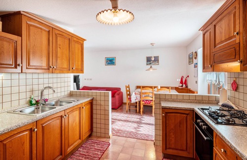 Alfauro Appartement | Apartment 'Dolomiti' with Mountain View, Private Terrace and Wi-Fi
