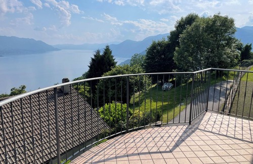 Maccagno Maison | Cà Sulà, large detached house with garden and beautiful lake view