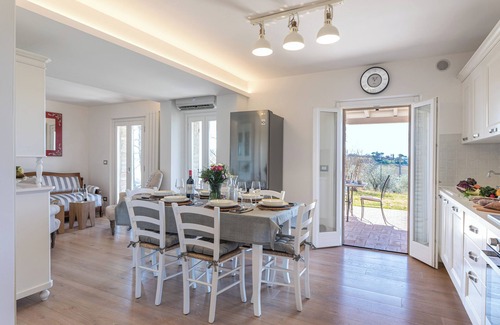 Binami Villa | Exclusive Lake View Villa Ombrie / Toscane Wifi A \ C
