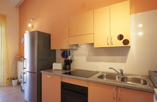 Maccagno con Pino e Veddasca Appartement | Avec des appartements d'angle beaucoup d'amour d'une chambre meublée dans une résidence avec piscine