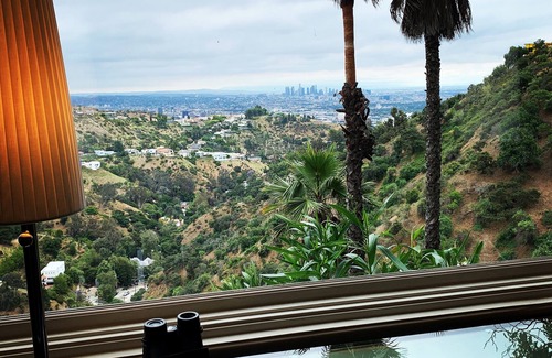 Hollywood Hills West Appartement | JETLINER VIEWS IN THE HOLLYWOOD HILLS
