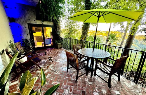 Hollywood Hills West Appartement | JETLINER VIEWS IN THE HOLLYWOOD HILLS