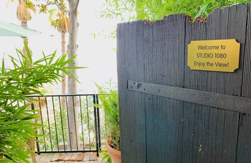 Hollywood Hills West Appartement | JETLINER VIEWS IN THE HOLLYWOOD HILLS