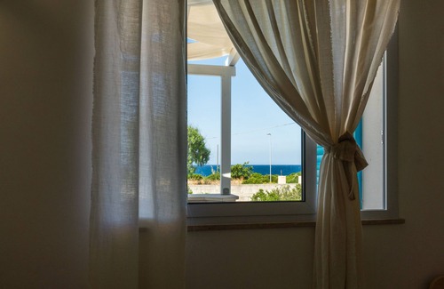 Torre San Giovanni Villa | LA MAISON BLUE MARIA DIMANCHE MALAGNINO 70 mètres de la mer 2 chambres 2 salles de bain wi-fi