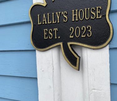 Salem Appartement | It’s Showtime-Book Lally’s House! Steps to Common!