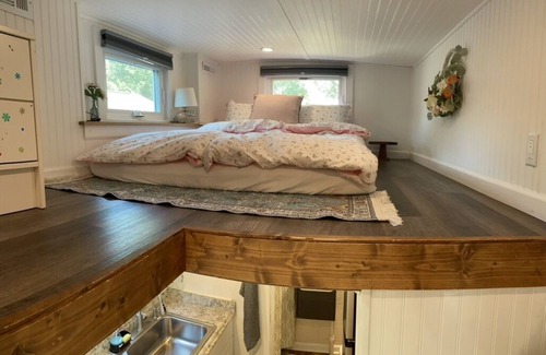 North Shoal Creek Maison | Itty Bitty City Hideaway