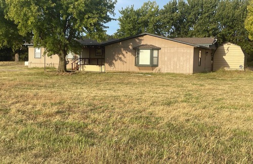 Blaine County Maison | IV Rozes Ranch Charming 3-bedroom country house with AC and WiFi in Longdale.