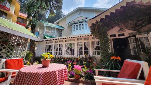 Darjeeling Hôtel | Ivanhoe Hotel (A Heritage Property)