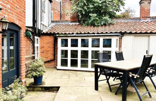 Little Walsingham Maison | Ivy Cottage sleeps 6 in style
