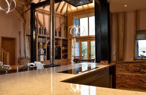 Saffron Walden Maison | Ivy Todd Barn