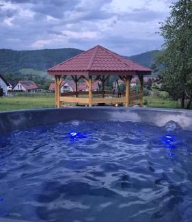 Wysowa-Zdroj Villa | Józefówka - dom z 4 sypialniami, z balią ,dużym tarasem i pięknym widokiem na Wysową