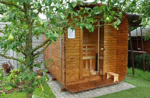 Pila Maison | "Jabłonie i grusze" Nice home in a big garden with sauna and wifi