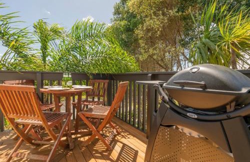 Whangamata Maison | Jacaranda Lodge - Whangamata Upstairs Unit