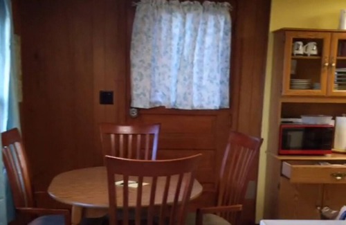 Dundee Appartement | Jack's Joints Apt C River View ~ steps from Village festivities and eateries!