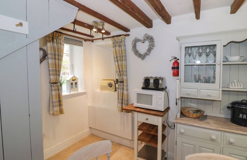 Blockley Cottage | JACKDAW COTTAGE, pet friendly, with open fire in Blockley