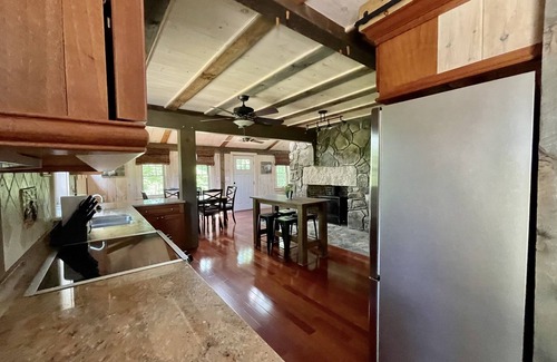 Alton Bay Maison | JACKS GETAWAY: UNIQUE POST & BEAM BARN IN ALTON BAY BY MT MAJOR ⛰& GUNSTOCK⛷