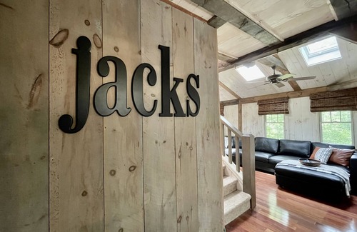 Alton Bay Maison | JACKS GETAWAY: UNIQUE POST & BEAM BARN IN ALTON BAY BY MT MAJOR ⛰& GUNSTOCK⛷
