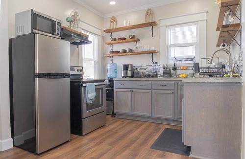 Historic Uptown Appartement | Jackson St Blues Urban Oasis in Historic Uptown St Petersburg FL