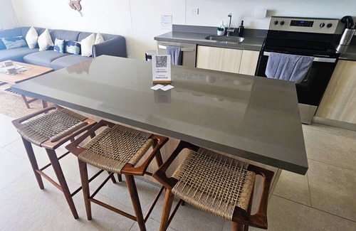 Jaco Copropriété | Jaco Beachfront Oasis 2-bedroom condo on Jaco Beach with AC, fitness room, WiFi