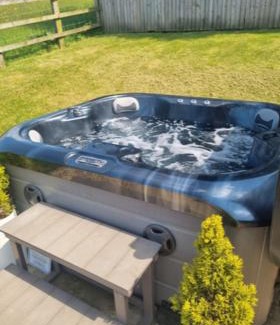 Margam Cabine | Jacob's Den Cosy pod with hot tub
