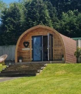 Margam Cabine | Jacob's Den Cosy pod with hot tub