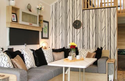 Church Stoke Maison | Jacob's Meadow Pod 2